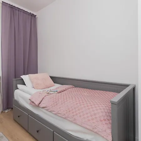 Apartament Beautiful & Comfortable Spacious In By Renters