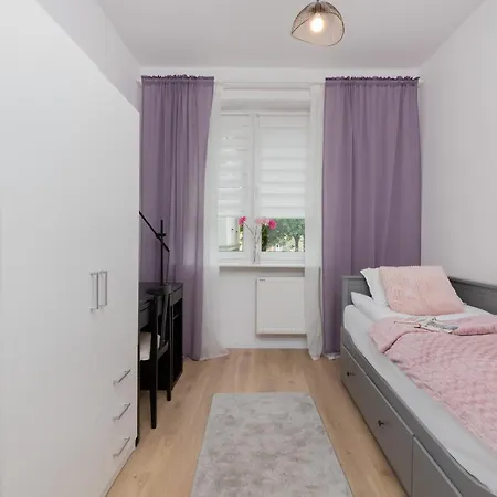 Apartament Beautiful & Comfortable Spacious In By Renters